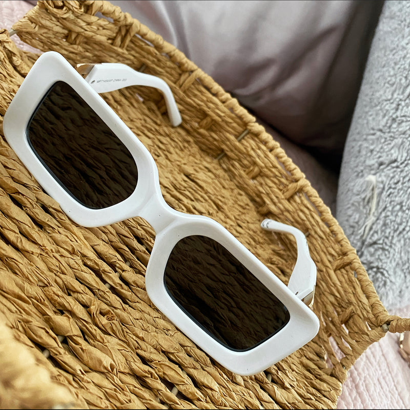 “Total Vibes” Sunnies- White ♡