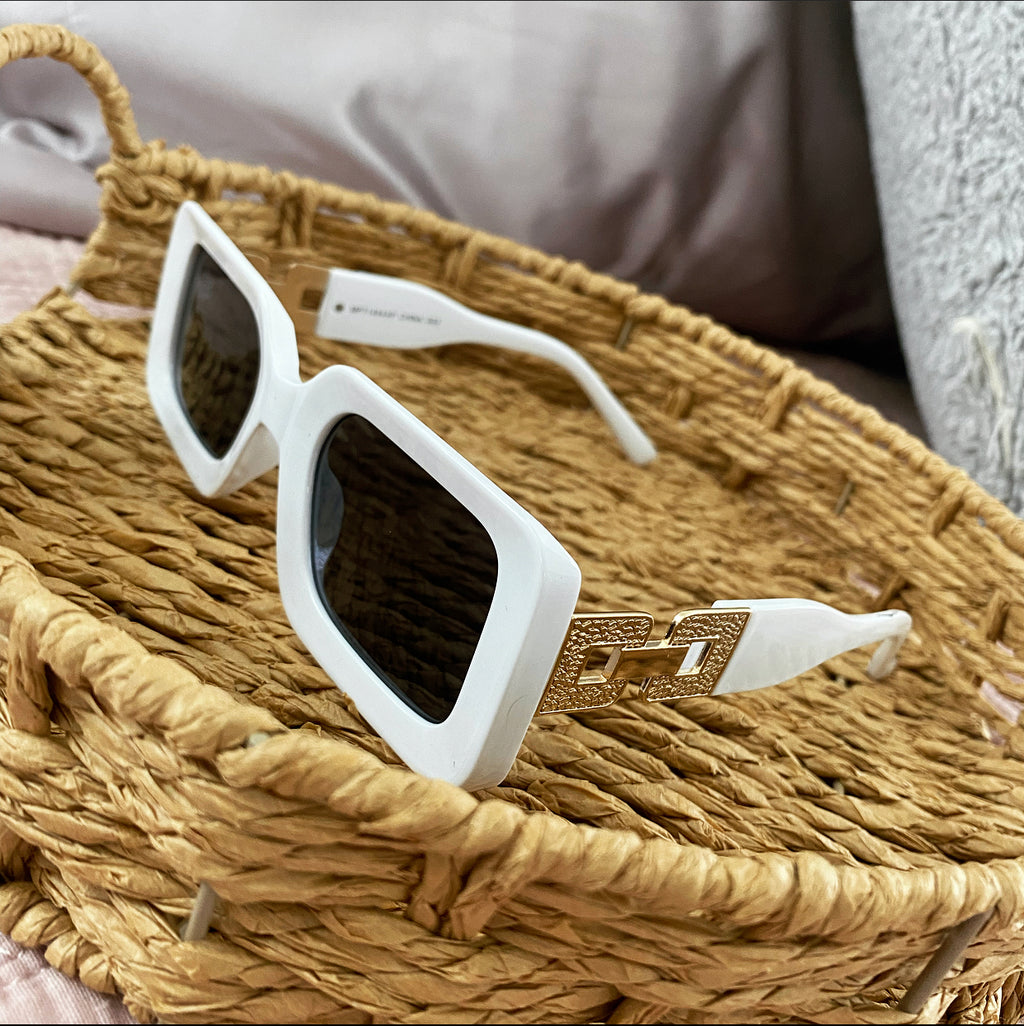 “Total Vibes” Sunnies- White ♡