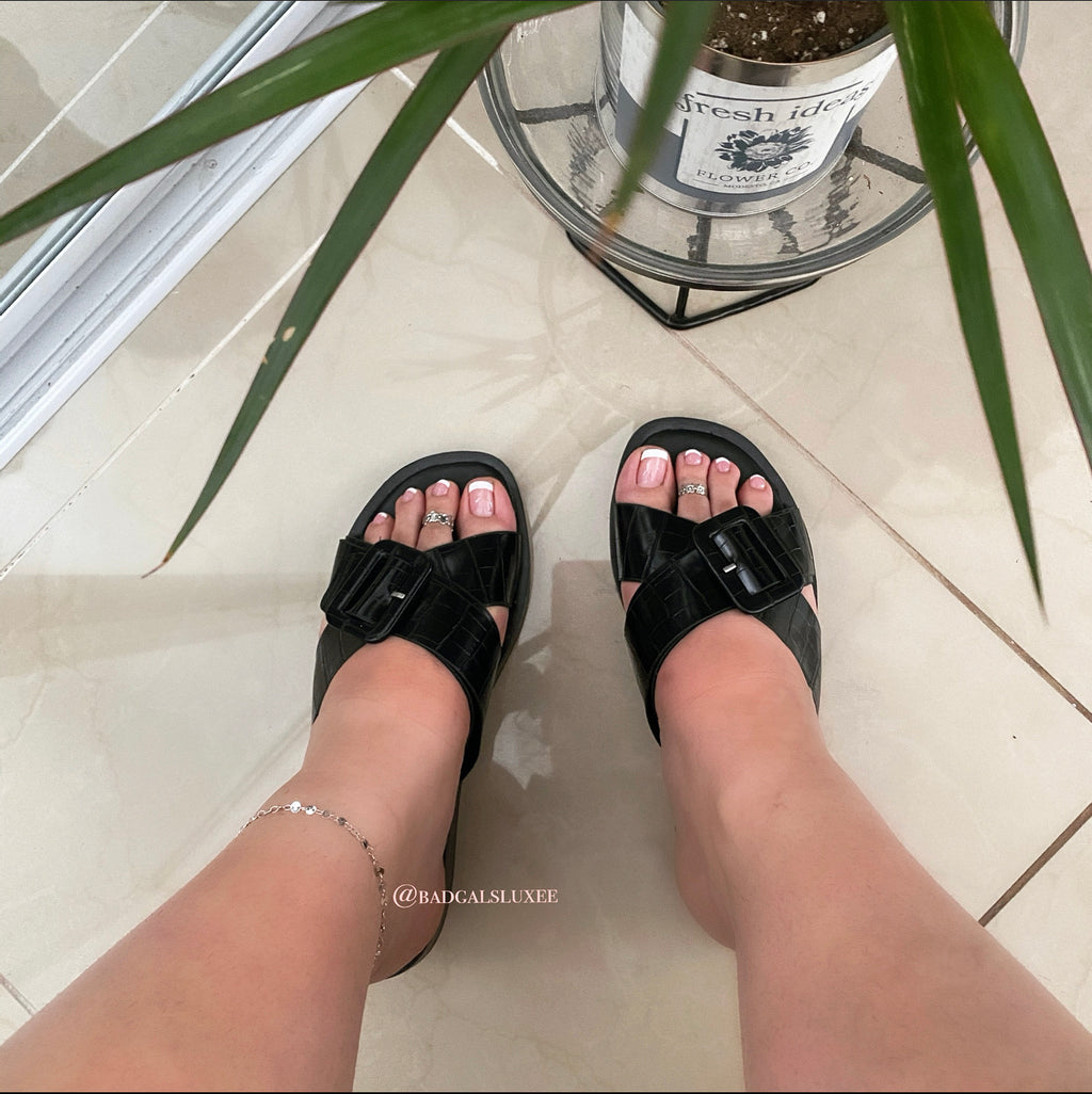 "Melanie" Sandal ♡