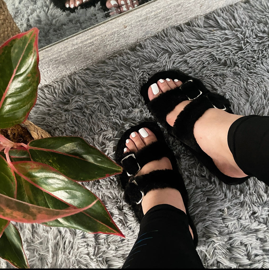“Izzie” Fur slide ♡