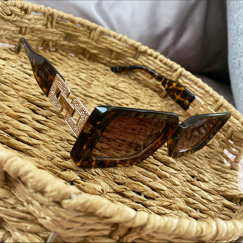 “Total Vibes” Sunnies- Brown Print ♡