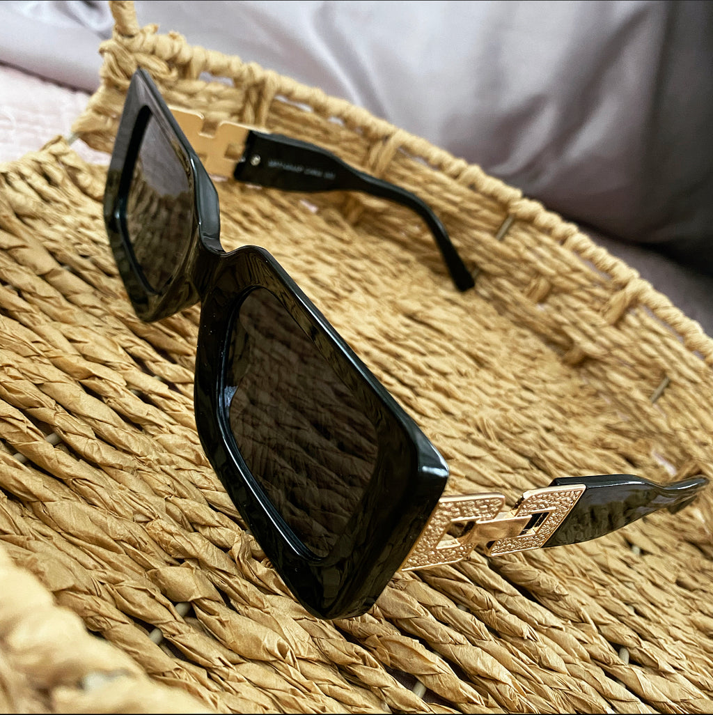 “Total Vibe” Sunnies-Black ♡